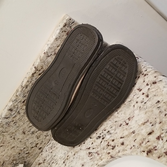 Home Slippers - Picture 4 of 7